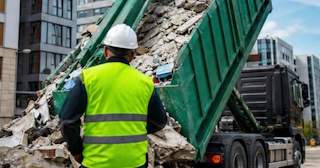 Вывоз строительного мусора в Королёве: услуги лицензированной компании — ПроМусор